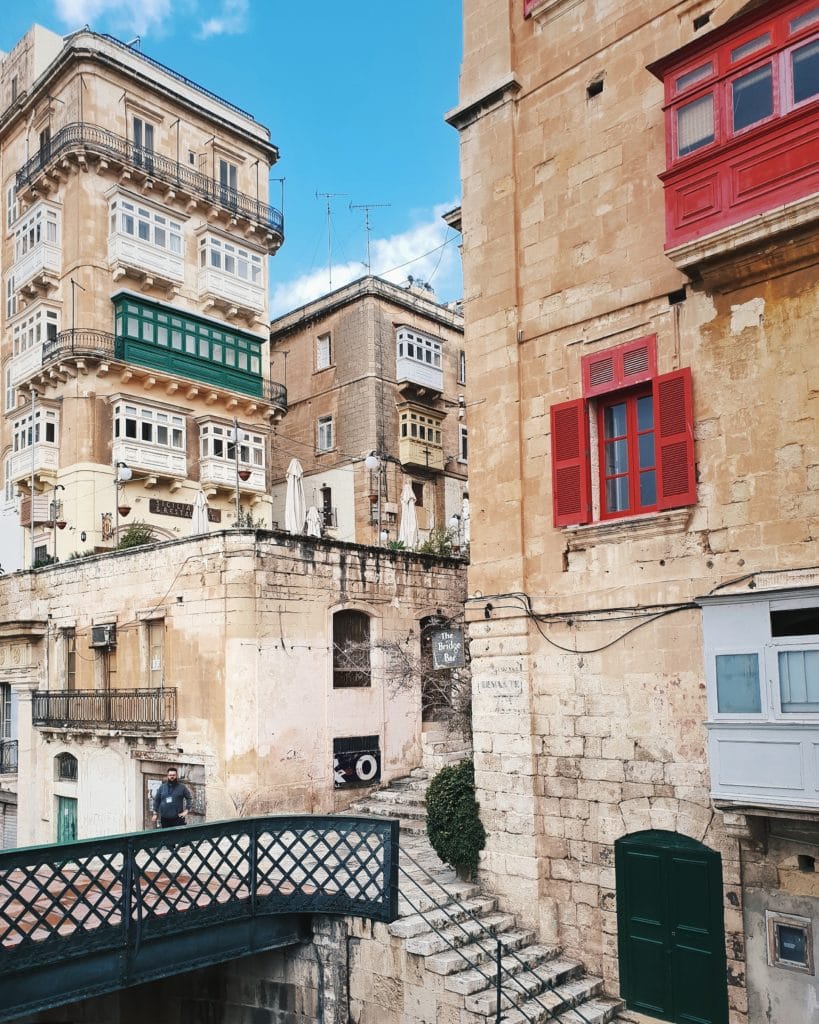 As an expat, it can be difficult to find a place to live in Malta within the boundaries of historic Valletta, but luckily there are plenty of new developments in nearby towns.